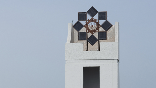 Haroon Mirza, Miraj Al Shams,Photovoltaic panels, corten steel, bespoke media device, timer, DMX lights, active speakers, LEDs, 2026. Photo: Fire Stat