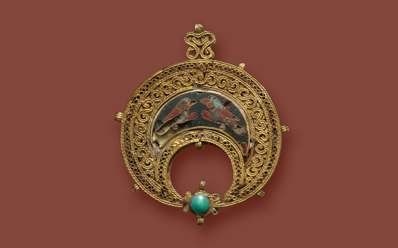 “Arab Women & Jewelry” (in Arabic)by L’ÉCOLE, School of Jewelry Arts, supported by Van Cleef & Arpelsin partnership with Qatar Museums - M7