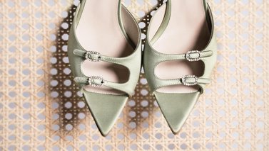 Heels displayed hanging forwards