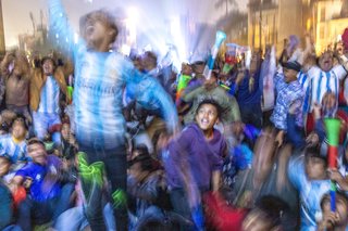 Asif Ahmed: Supporters of Argentina watch the FIFA World Cup 2022 final between Argentina and France at Bangladesh, 18 December 2022