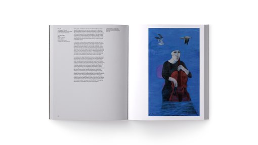 كتاب مفتوح يحتوي على نص في الصفحة اليسرى ولوحة فنية سريالية لشخصية مع آلة التشيلو واقفة في الماء في الصفحة اليمنى.