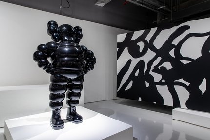تشوم للفنان KAWS
