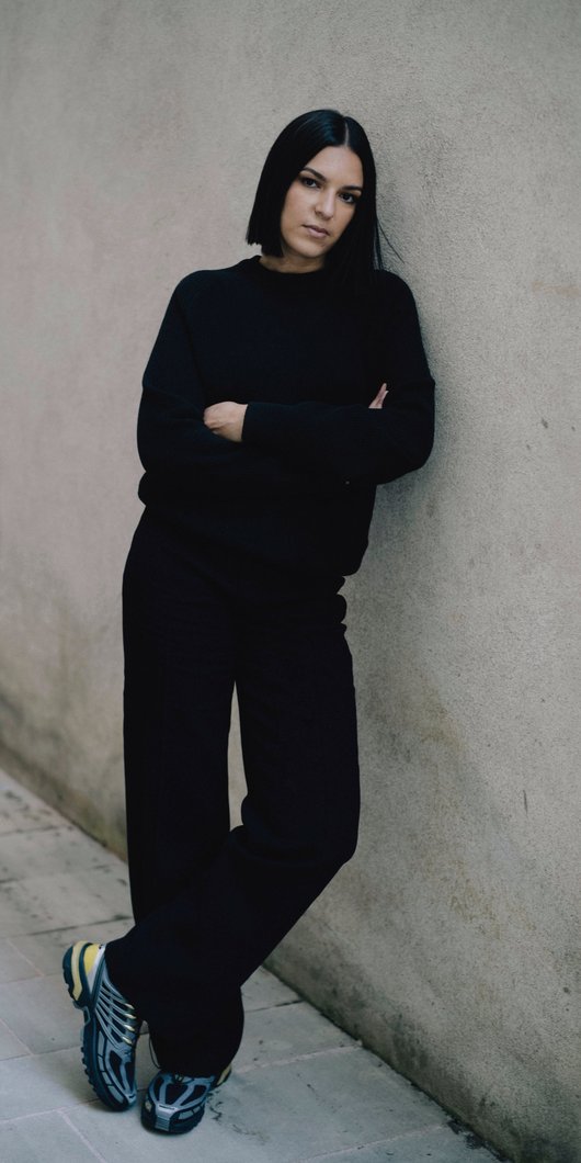 Woman leaning on a wall