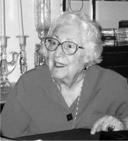 صورة بالأبيض والأسود للفنانة مديحة عمر