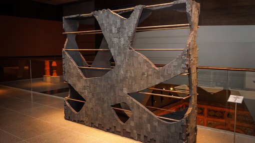 wooden square sculpture