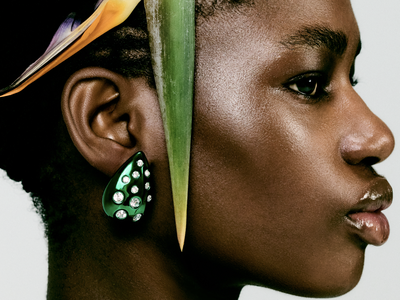 Woman wearing a statement earrings