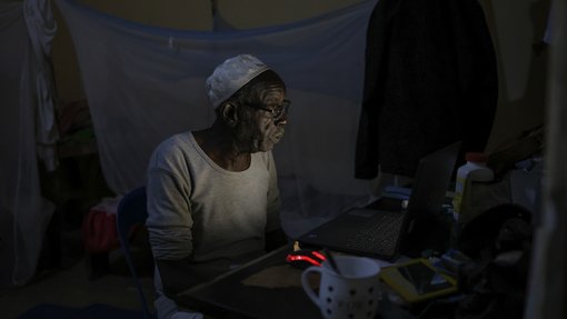 Wadah Omer_Weaving the Earth