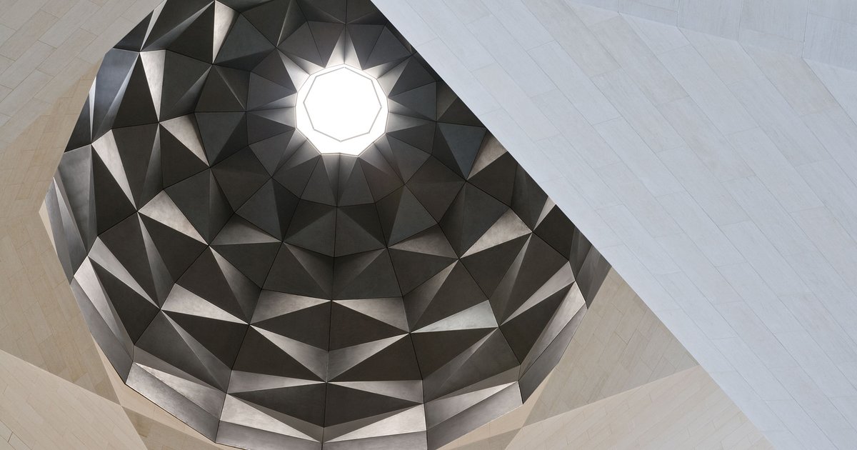 杜哈伊斯蘭藝術博物館中庭天花｜來源：Museum of Islamic Art / Qatar Museums