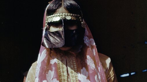 Woman wearing traditional Qatari dress and face covering