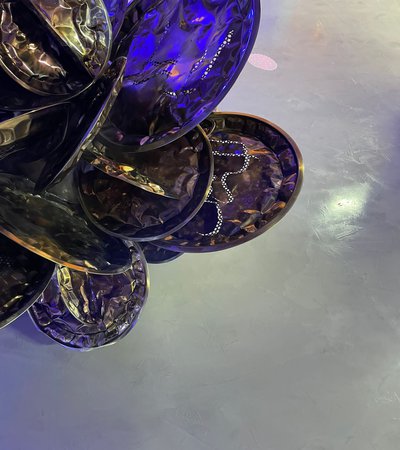 Multicoloured metal in the shape of a desert rose